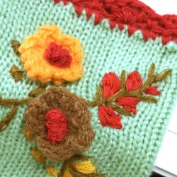 Gestrickte Winterhandschuhe - Halbfinger-Design - mit blumiger Stickerei