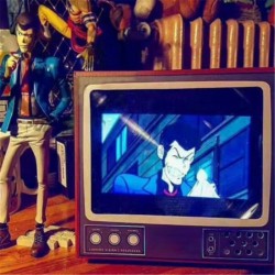 Retro TV - Smart Phone - MagnifierHolders