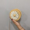 Kleine runde Umhängetasche mit Blume - mit Kettenriemen - Leder