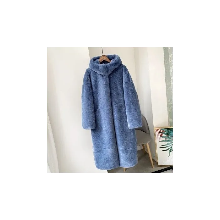 Modischer Pelzmantel mit Hoodie