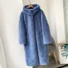 Modischer Pelzmantel mit Hoodie