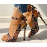 Moderne Sandalen mit hohen Absätzen - mit Knöchelriemen - Schleife hinten - farbenfrohes Design