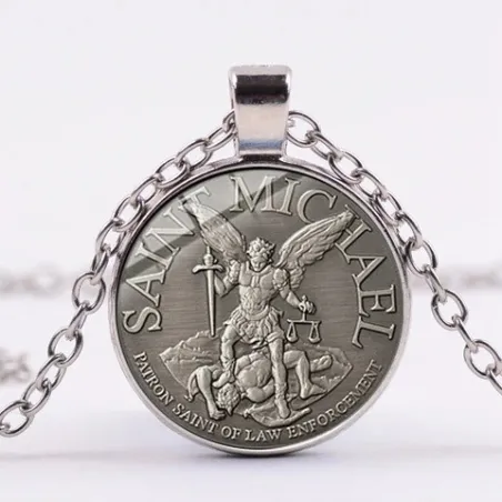 Halskette mit Erzengel St. Michael - Glasedelsteinanhänger