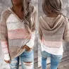 Mehrfarbiger Kapuzenpullover - Stickmuster