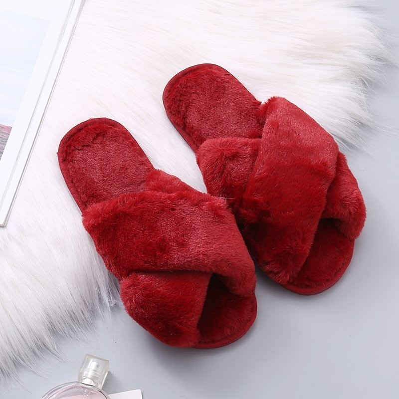 Warm fluffy slippers - soft - furry flip - flopsShoes