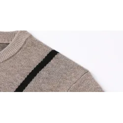 Eleganter Strickpullover - großer Buchstabendruck