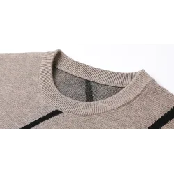 Eleganter Strickpullover - großer Buchstabendruck