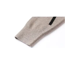 Eleganter Strickpullover - großer Buchstabendruck