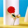 Rote Rose mit Perle / Kristallblatt - Brosche