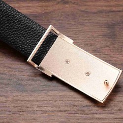 Modischer Ledergürtel - Metallschnalle mit Pferd