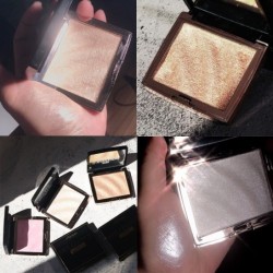 Glossy highlighter - pressed powder - golden bronzerMake-Up