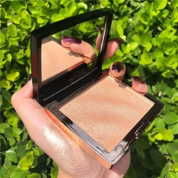 Glänzender Highlighter - gepresster Puder - goldener Bronzer