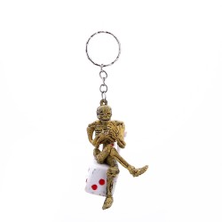 Skelett, das auf einem Würfel sitzt - keychain