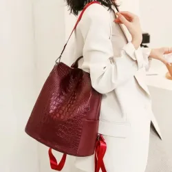 Modischer Vintage Rucksack - multifunktionale Umhängetasche aus Leder - Schlangenhautmuster