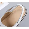 Modische flache Sandalen - offene Spitze / Ferse