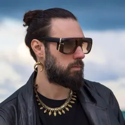 Große quadratische Sonnenbrille im Retro-/Punk-Stil