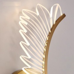 Moderne LED-Wandleuchte - Design mit goldenen Flügeln - für den Innenbereich