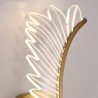 Moderne LED-Wandleuchte - Design mit goldenen Flügeln - für den Innenbereich