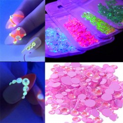 Leuchtende Kristalle - Nagelschmuck aus Strass - gemischte Größen