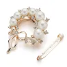 Kristallblume mit Strass - elegante Brosche