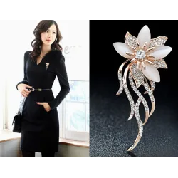Opal crystal flower - elegant broochBrooches