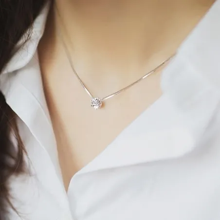 Halskette aus 925er Silber mit Zirkon