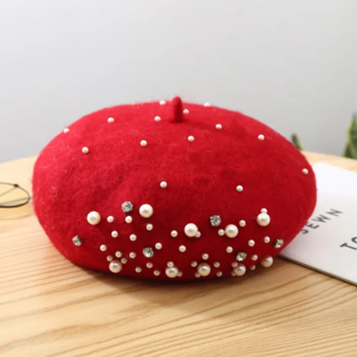 Gestrickte Wollmütze - mit Perlen / Kristallen