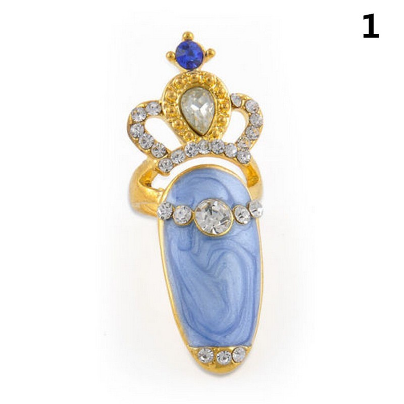 Nagelring mit Kristallen
