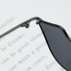 Lips shaped sunglasses with a metal frameSunglasses
